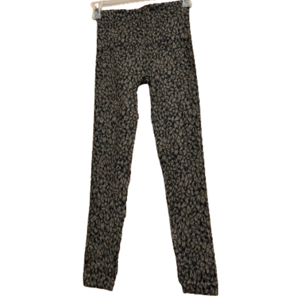 Spanx Women’s Leopard Print LOOK AT ME NOW Cropped Seamless Leggings Sz-XS - Picture 5 of 5